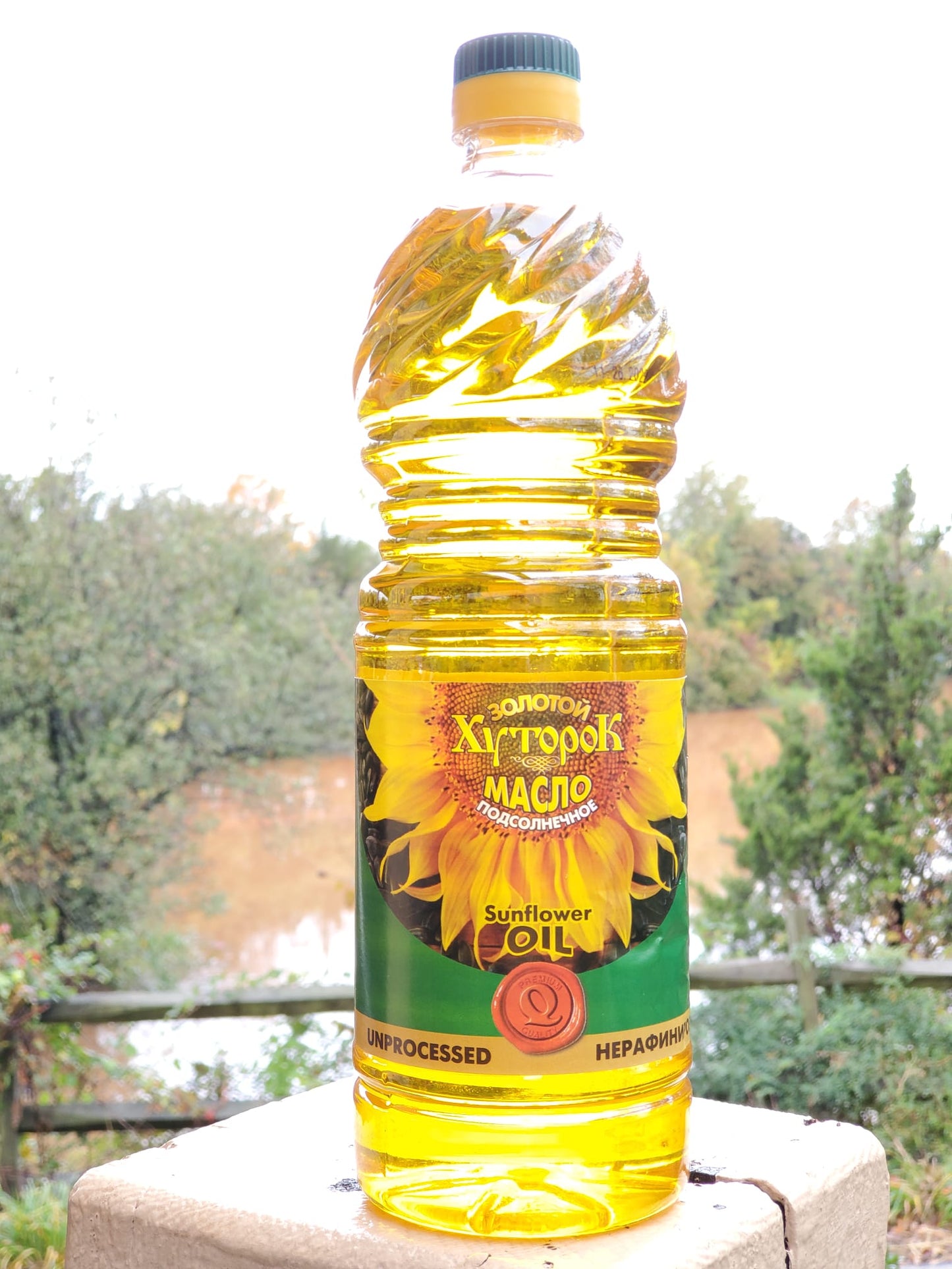 GOLDEN KHUTOROK SUNFLOWER OIL UNREFINED 0.9l