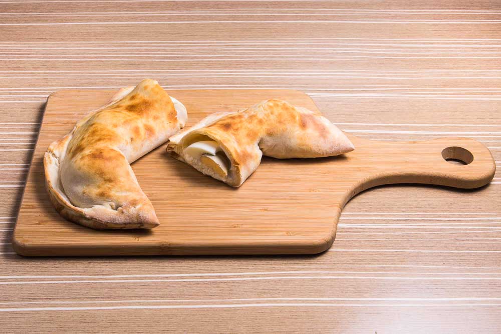 KARTVELI AUTHENTIC HOME STYLE GEORGIAN GURULI HALF MOON SHAPE CHEESE & EGG BREAD / FROZEN / 0.70lb